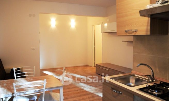 Appartamento in residenziale in Via Costantino Cumano 7