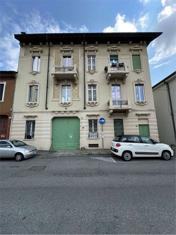 Ufficio in commerciale in Via Vincenzo Bellini 32 b