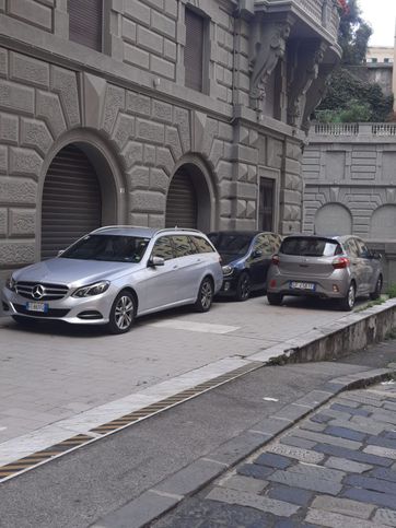 Box/posto auto in residenziale in Via Edilio Raggio 5