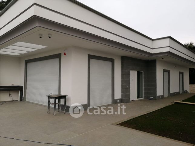 Casa bi/trifamiliare in residenziale in Via Bronte
