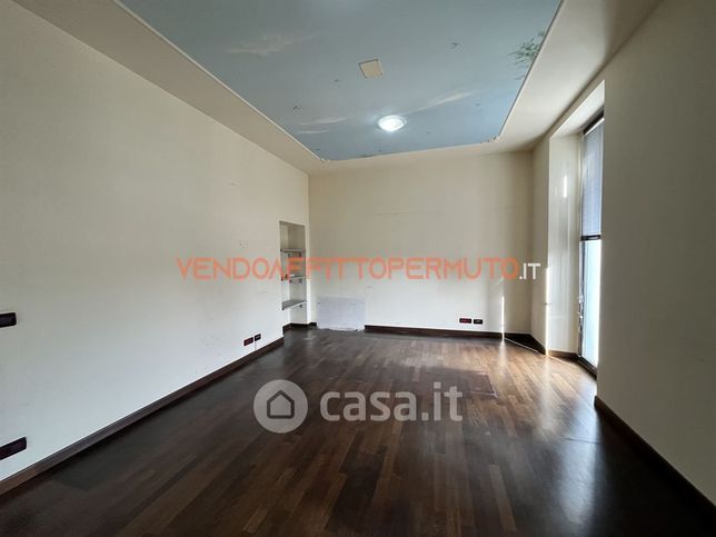 Ufficio in commerciale in Via Duca D'Aosta 21