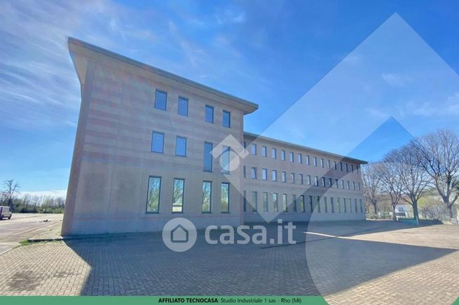 Capannone in commerciale in 