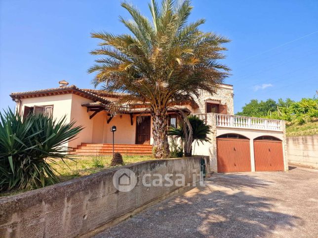 Villa in residenziale in Vocabolo Colle 19