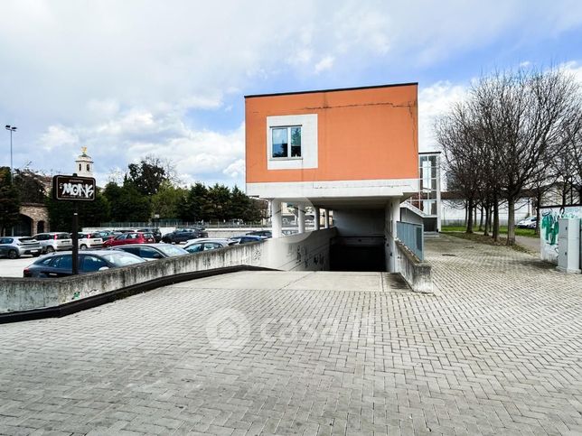 Capannone in commerciale in Via Romanino 27