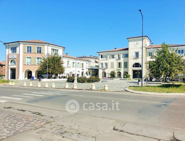Ufficio in commerciale in Via Statale