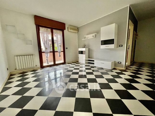 Appartamento in residenziale in Via Lago di Garda