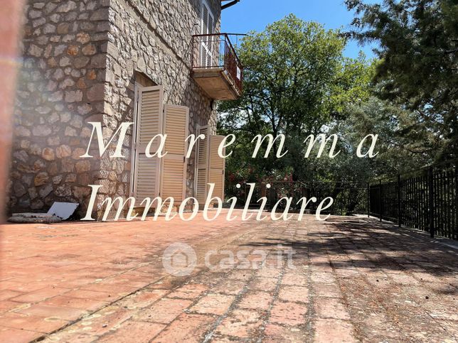 Casa bi/trifamiliare in residenziale in Via Provinciale 40