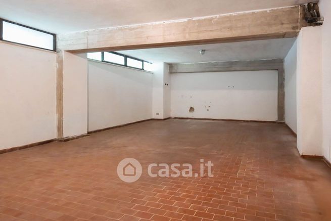 Capannone in commerciale in Via Custoza 8