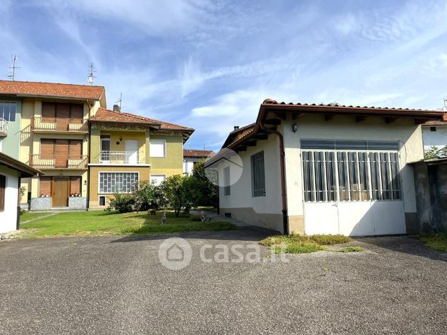 Casa bi/trifamiliare in residenziale in Via Santuario d'Oropa 231