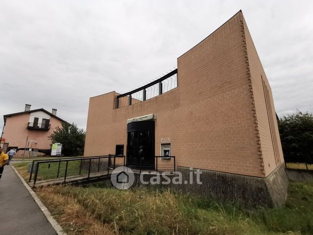 Ufficio in commerciale in Via Principale 69
