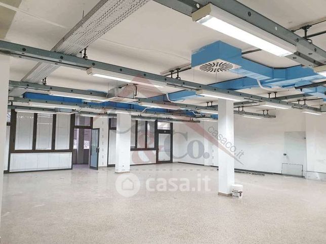 Ufficio in commerciale in 