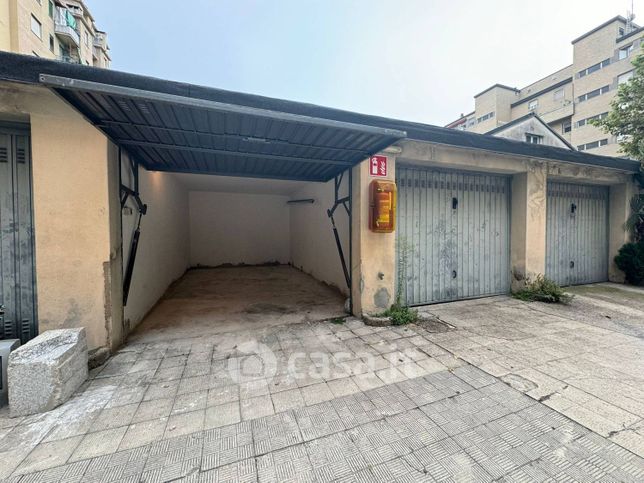 Garage/posto auto in residenziale in Via Pier Alessandro Paravia 20