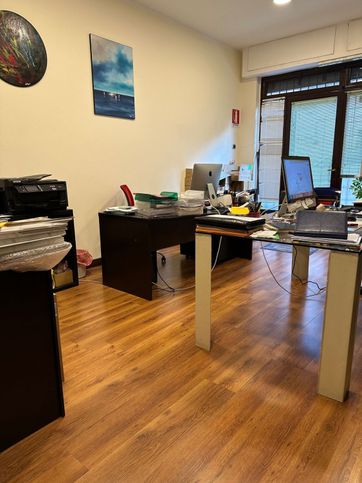 Negozio/locale commerciale in commerciale in Via dell'Ospedaletto Marziale 10