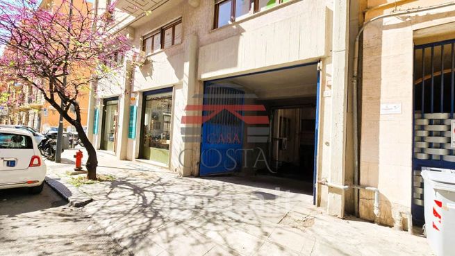 Box/posto auto in residenziale in Via Vincenzo Di Marco 26