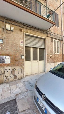 Box/posto auto in residenziale in Via G. Romolo Nuzziello 10