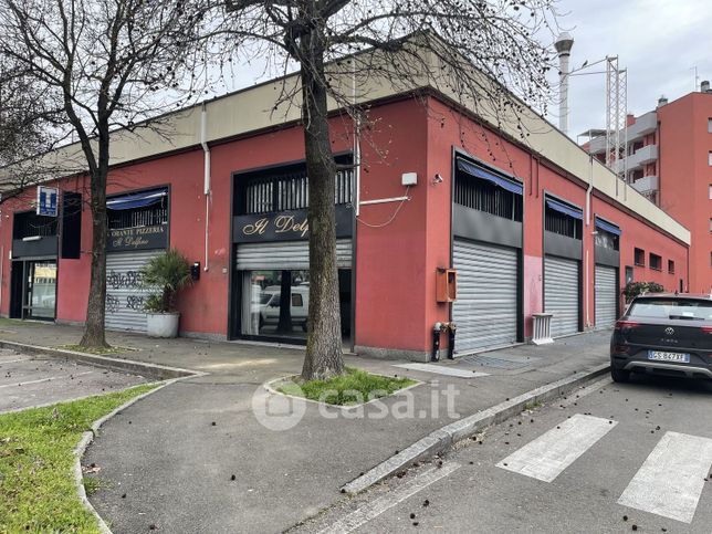 Negozio/locale commerciale in commerciale in Via della Liberazione 1