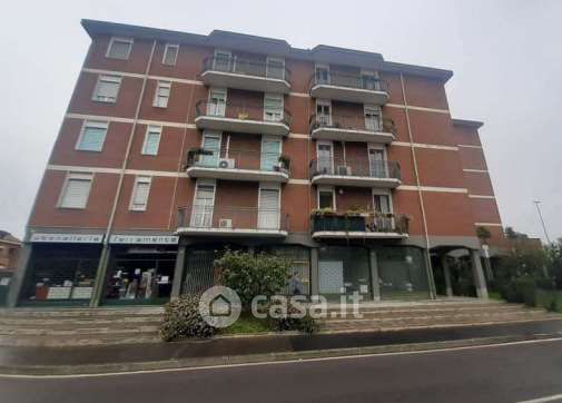 Appartamento in residenziale in Via Barni 33