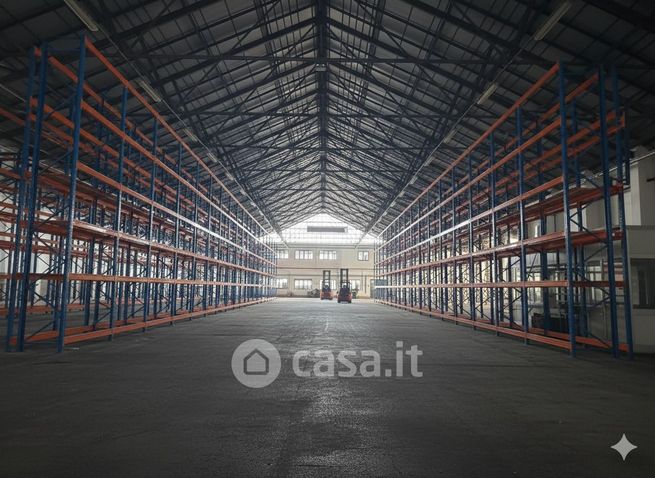 Capannone in commerciale in Via Salvatore Orlando