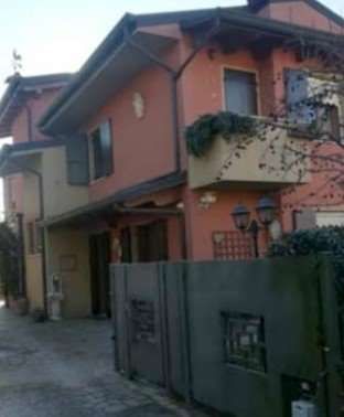 Casa indipendente in residenziale in Via IV Novembre