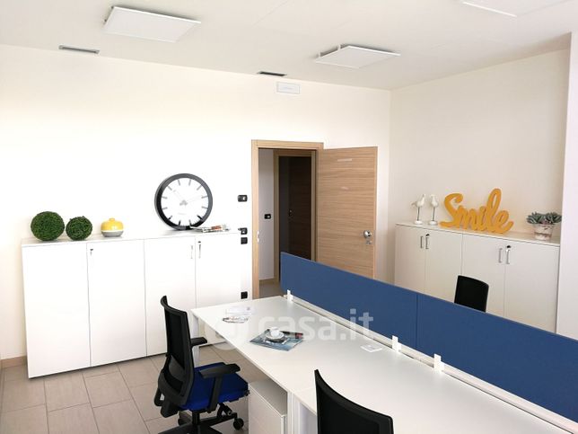 Ufficio in commerciale in Via Castellana