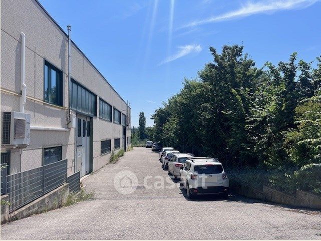 Capannone in commerciale in Via Cicogna