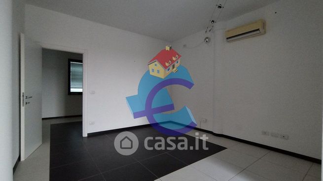 Ufficio in commerciale in Via Pesciatina 60