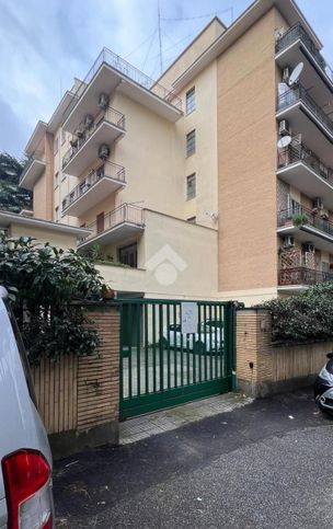 Box/posto auto in residenziale in Via Francesco Schupfer 86