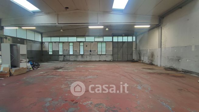 Capannone in commerciale in Via del Roseto