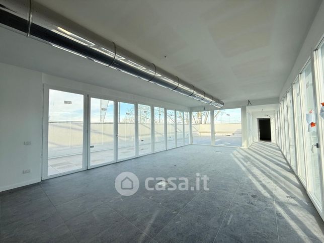 Ufficio in commerciale in Via Privata Cletto Arrighi