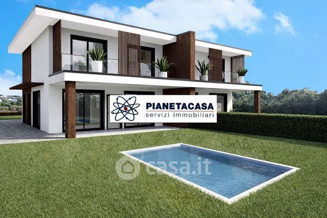 Casa bi/trifamiliare in residenziale in 