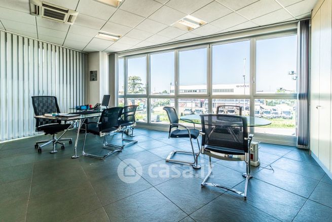 Ufficio in commerciale in Via Lasie 10 /L