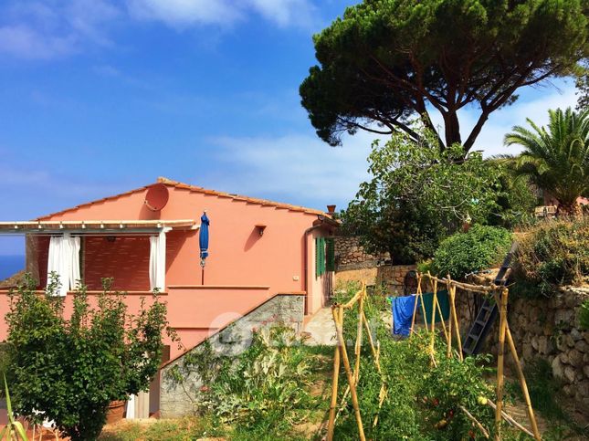 Casa indipendente in residenziale in Colle D'Orano