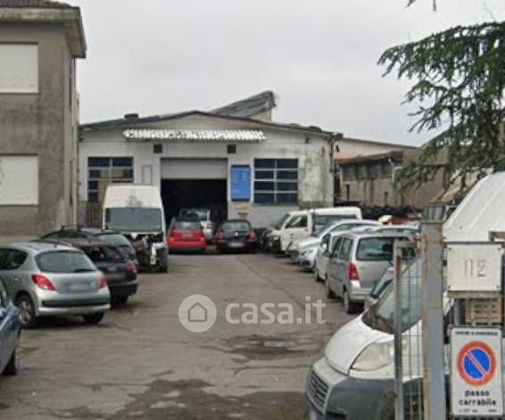 Capannone in commerciale in Via Giuseppe Parini 112