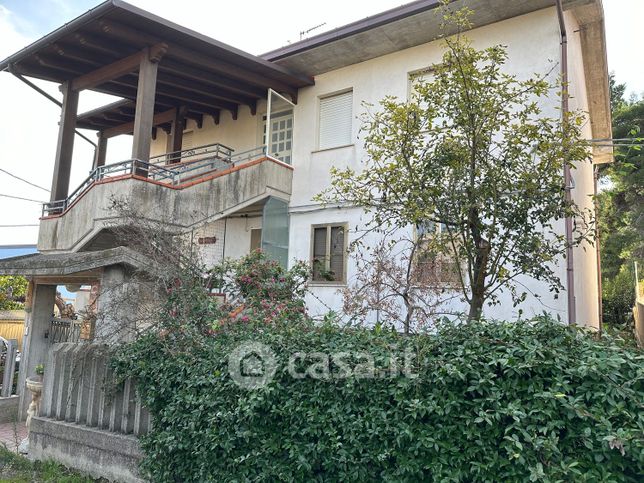 Villa in residenziale in Via Evangelista Torricelli 6