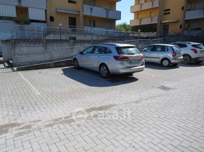 Box/posto auto in residenziale in Via Mantova