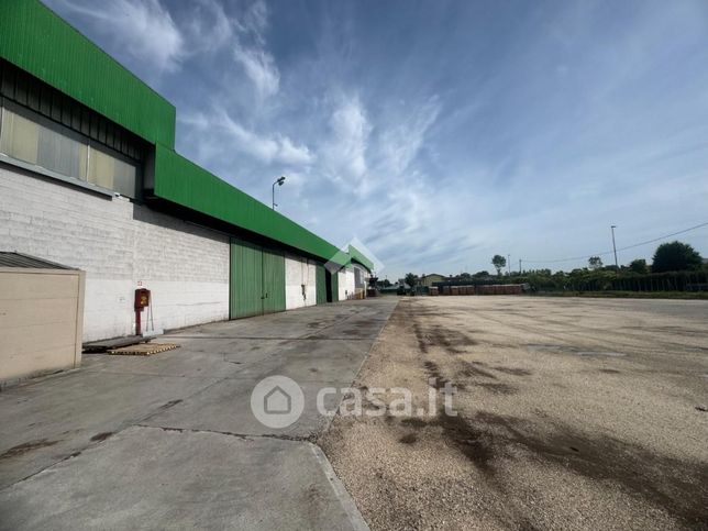 Capannone in commerciale in Via L. Ariosto 1