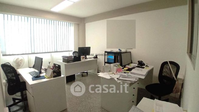 Ufficio in commerciale in Viale Indipendenza