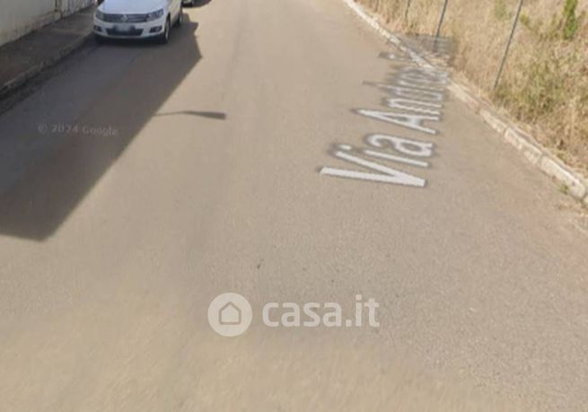 Capannone in commerciale in Via Andrea Foddai