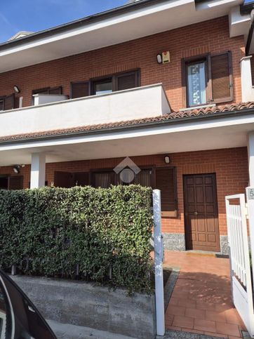 Villetta a schiera in residenziale in Via Fenoglio 5