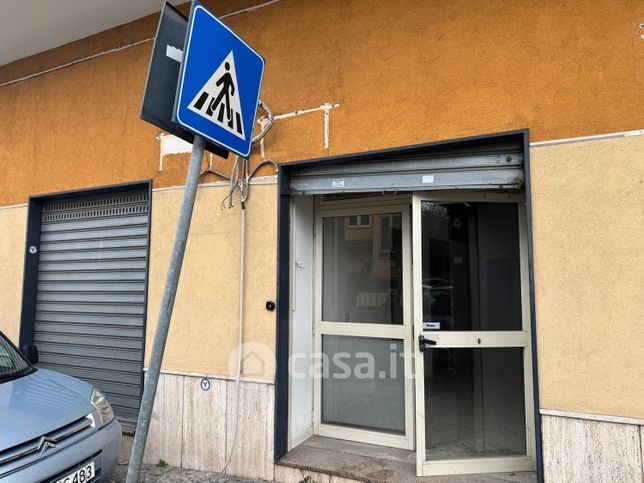 Ufficio in commerciale in Via Santa Maria del Pozzo 166