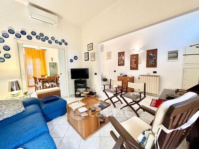Casa indipendente in residenziale in 
