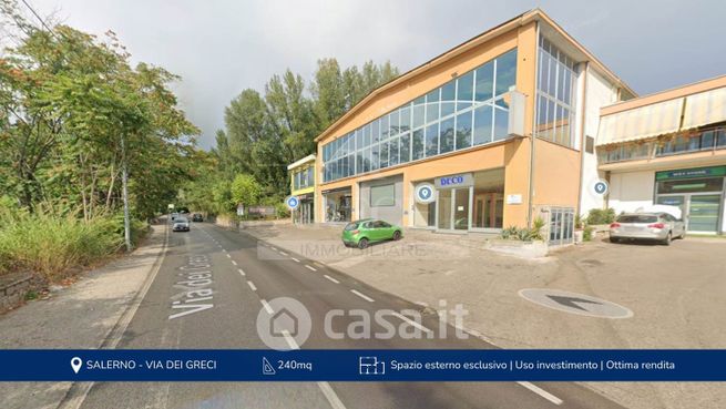 Capannone in commerciale in 