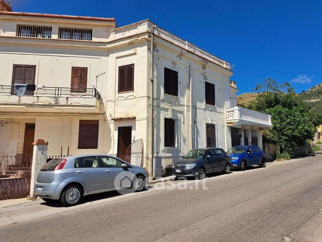 Casa bi/trifamiliare in residenziale in Via Mulini