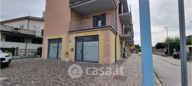 Ufficio in commerciale in 