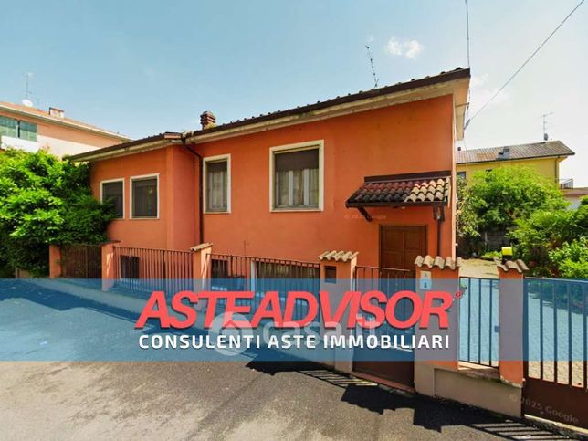 Villa in residenziale in Via Ettore Schinelli 8