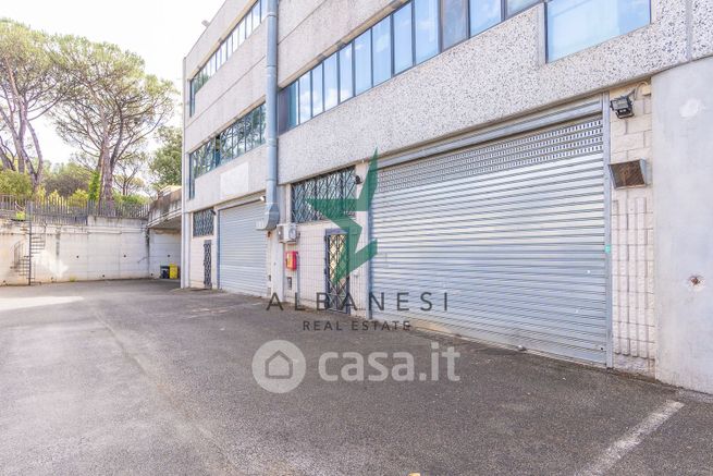 Capannone in commerciale in Via degli Olmetti