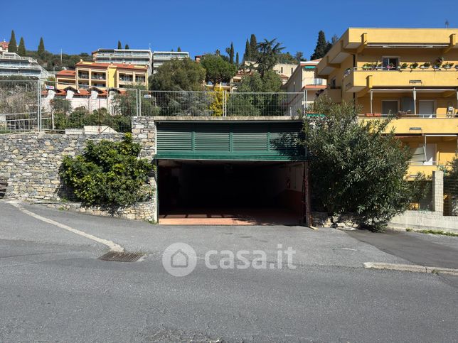 Garage/posto auto in residenziale in Via Giovanni Battista Pera