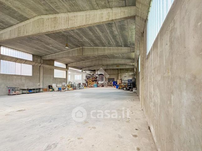 Capannone in commerciale in Via Monsignor Giuseppe Polvara 19
