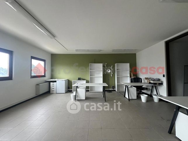 Ufficio in commerciale in Via Martiri di Civitella