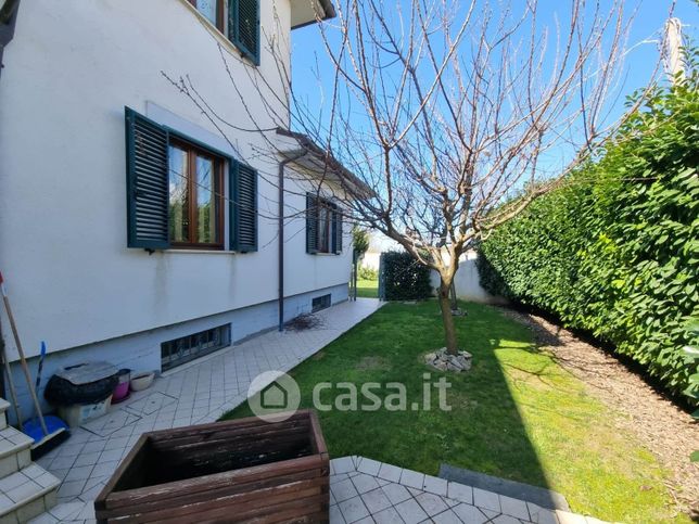 Casa bi/trifamiliare in residenziale in Via Scafali